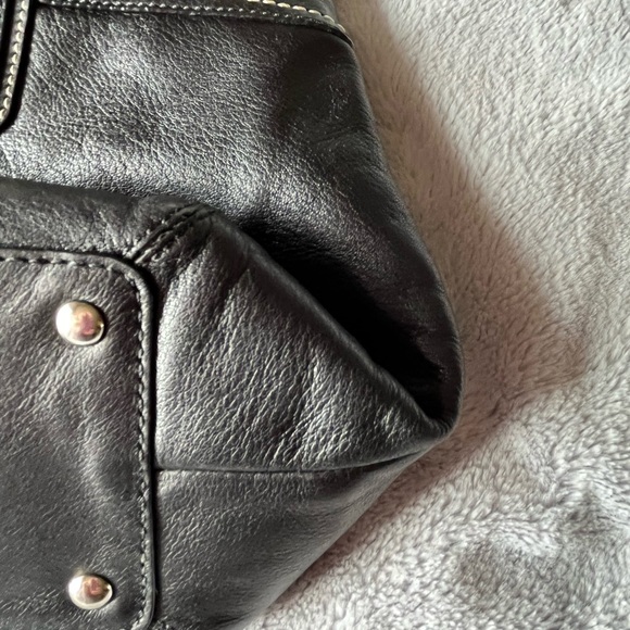 Coach - Picture 6 of 7